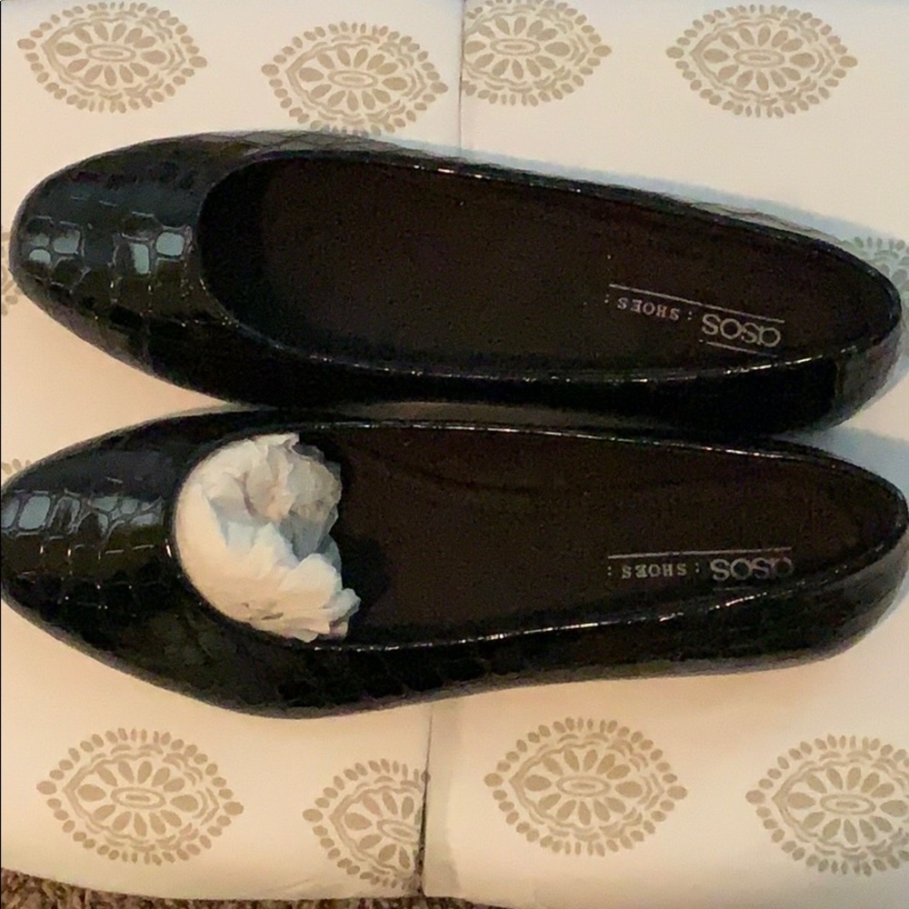 NWT ASOS black/croc flats